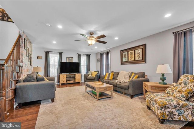 11 EVERGREEN RD, Mount Laurel, NJ 08054