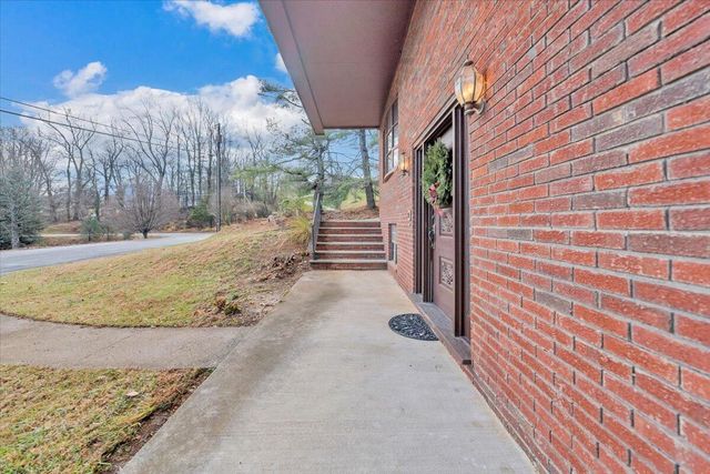 6089 Steeplechase DR, Roanoke, VA 24018