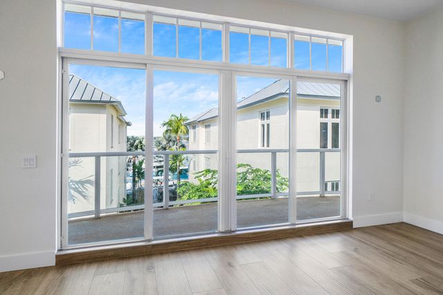 184 Lake Drive 4301, Palm Beach Shores, FL 33404