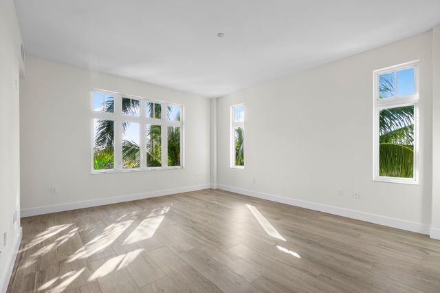 184 Lake Drive 4301, Palm Beach Shores, FL 33404