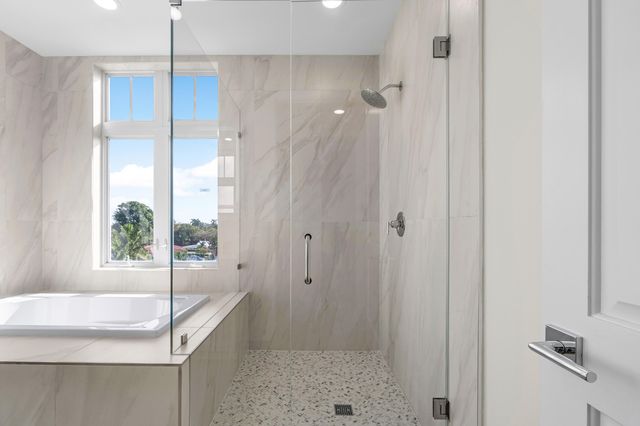 184 Lake Drive 4301, Palm Beach Shores, FL 33404