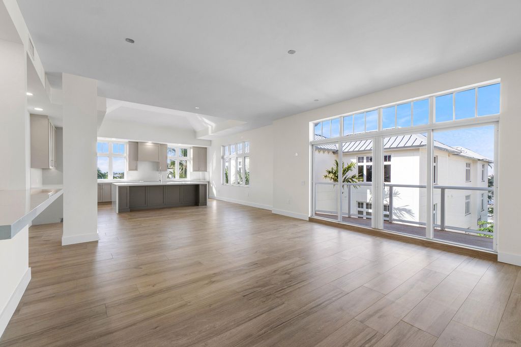 184 Lake Drive 4301, Palm Beach Shores, FL 33404