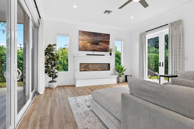 301 Pilgrim Road, West Palm Beach, FL 33405