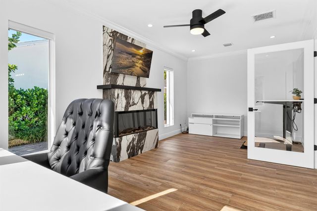 301 Pilgrim Road, West Palm Beach, FL 33405