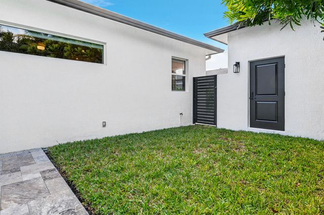 301 Pilgrim Road, West Palm Beach, FL 33405