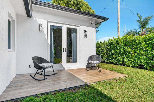 301 Pilgrim Road, West Palm Beach, FL 33405