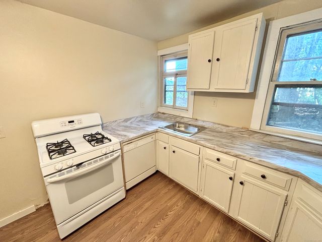 72 New Haven Avenue, Derby, CT 06418