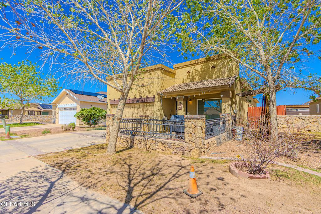 718 LT JOE MAGALLANES Road, Socorro, TX 79927