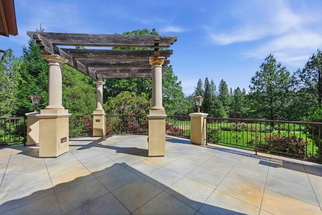 17107 Winchester Club Dr, Meadow Vista, CA 95722