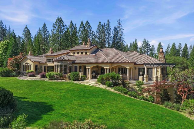 17107 Winchester Club Dr, Meadow Vista, CA 95722
