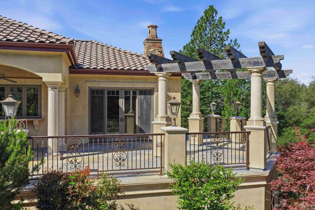 17107 Winchester Club Dr, Meadow Vista, CA 95722