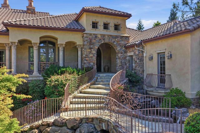 17107 Winchester Club Dr, Meadow Vista, CA 95722
