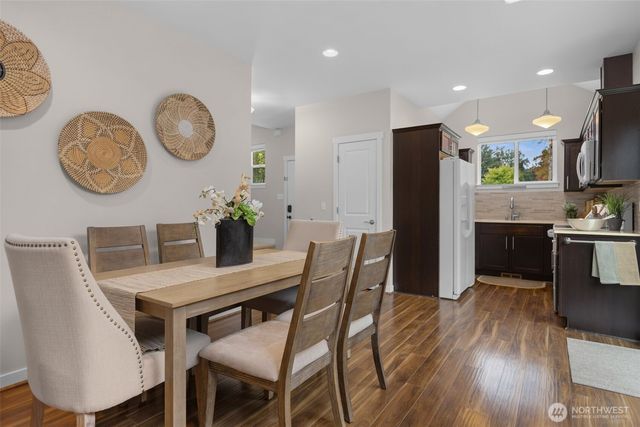 221 1st Place NE, Issaquah, WA 98027