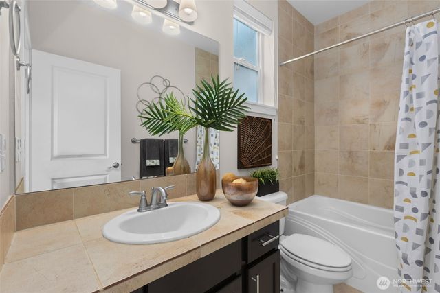 221 1st Place NE, Issaquah, WA 98027