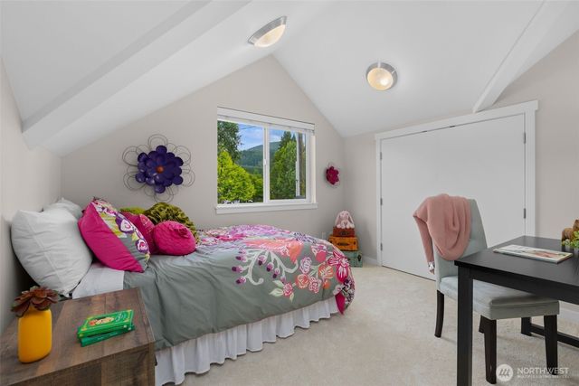 221 1st Place NE, Issaquah, WA 98027