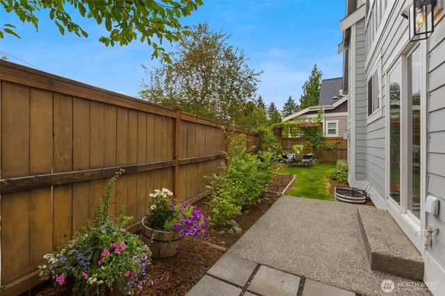 221 1st Place NE, Issaquah, WA 98027