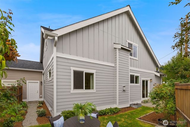 221 1st Place NE, Issaquah, WA 98027