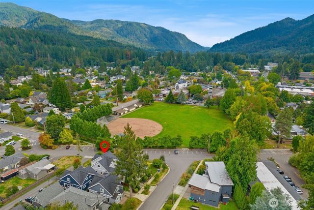 221 1st Place NE, Issaquah, WA 98027