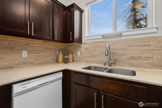 221 1st Place NE, Issaquah, WA 98027
