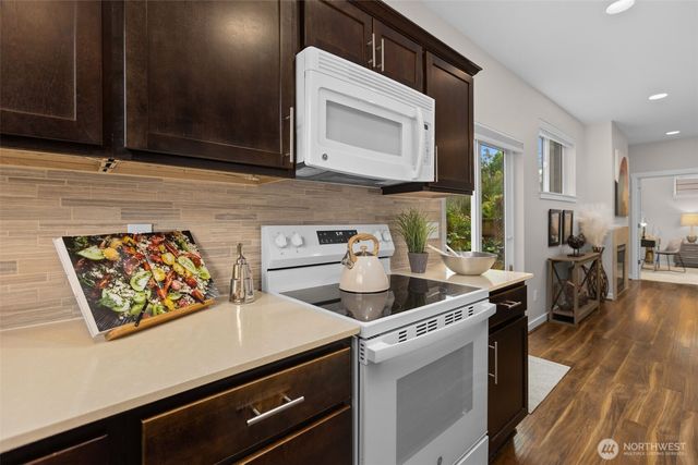 221 1st Place NE, Issaquah, WA 98027