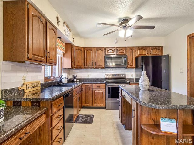 633 Springwood Drive, Belleville, IL 62220