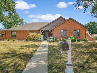 633 Springwood Drive, Belleville, IL 62220