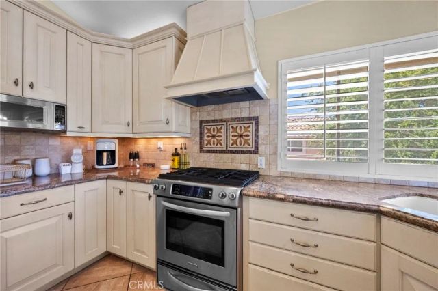 497 Bannister Way B, Simi Valley, CA 93065