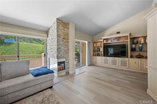 497 Bannister Way B, Simi Valley, CA 93065