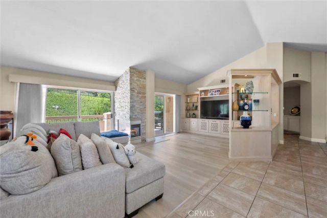 497 Bannister Way B, Simi Valley, CA 93065
