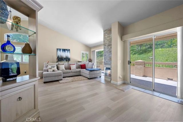 497 Bannister Way B, Simi Valley, CA 93065