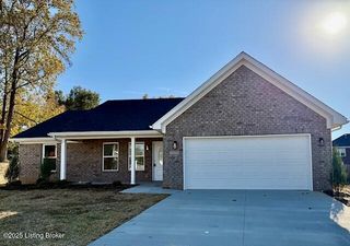 5423 Mount Holyoke Dr, Louisville, KY 40216