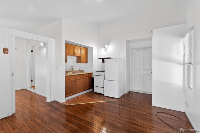 128 Front Drive, Whitmore Lake, MI 48189