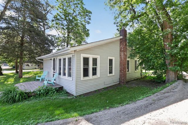 128 Front Drive, Whitmore Lake, MI 48189