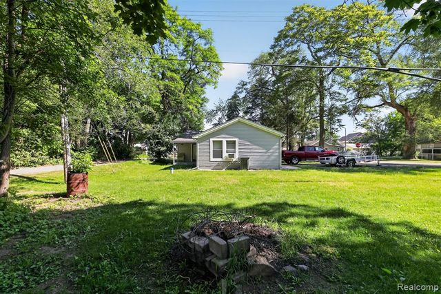 128 Front Drive, Whitmore Lake, MI 48189
