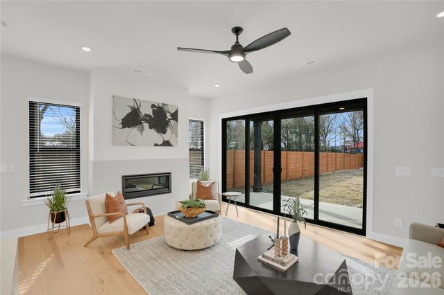 313 E Peterson Drive, Charlotte, NC 28217