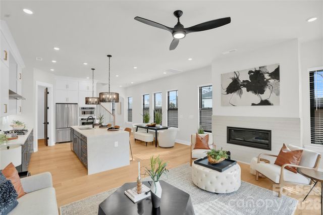 313 E Peterson Drive, Charlotte, NC 28217