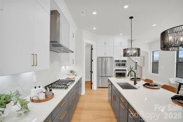 313 E Peterson Drive, Charlotte, NC 28217