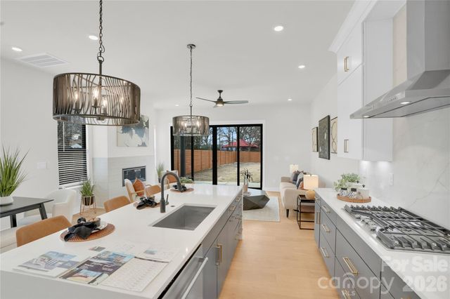 313 E Peterson Drive, Charlotte, NC 28217