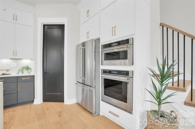 313 E Peterson Drive, Charlotte, NC 28217