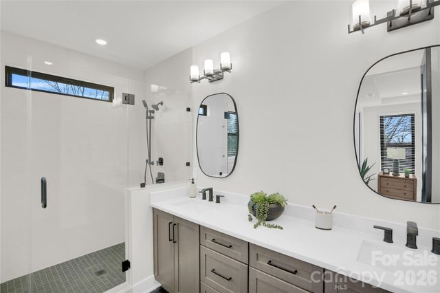 313 E Peterson Drive, Charlotte, NC 28217