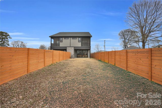 313 E Peterson Drive, Charlotte, NC 28217