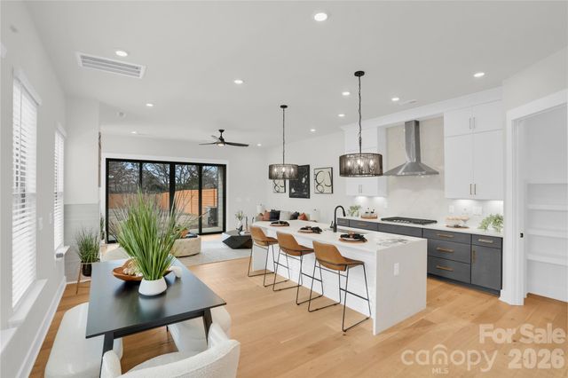 313 E Peterson Drive, Charlotte, NC 28217