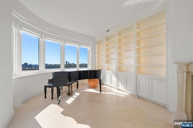 100 Carlyle Drive VP6, Cliffside Park, NJ 07010