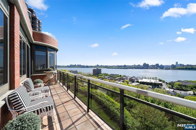 100 Carlyle Drive VP6, Cliffside Park, NJ 07010
