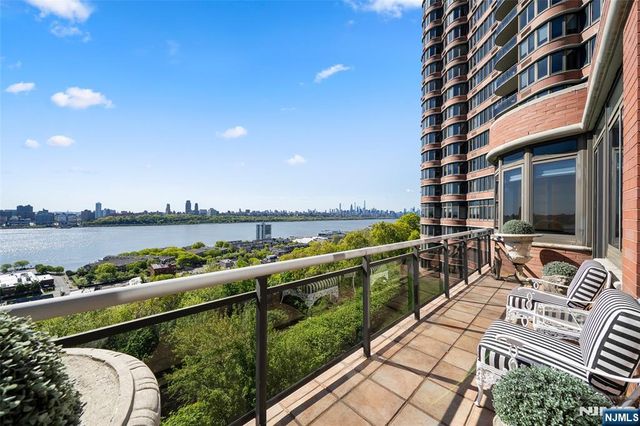 100 Carlyle Drive VP6, Cliffside Park, NJ 07010