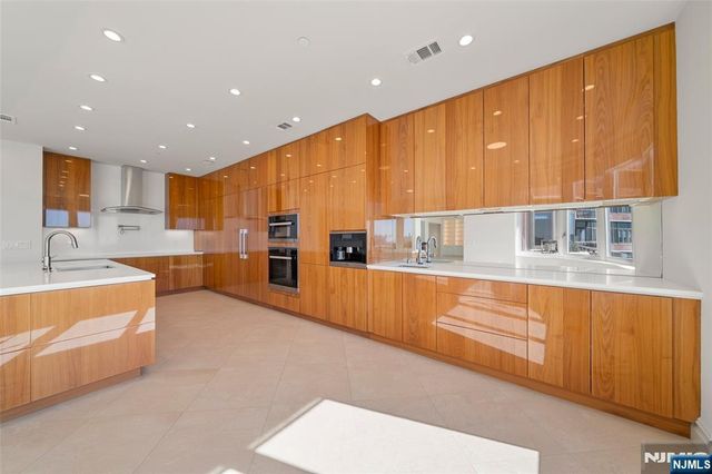 100 Carlyle Drive VP6, Cliffside Park, NJ 07010