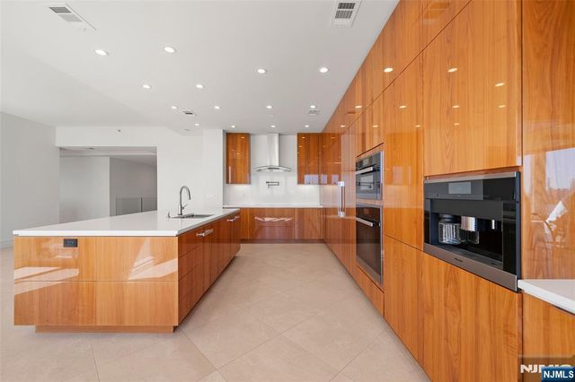 100 Carlyle Drive VP6, Cliffside Park, NJ 07010