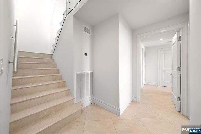 100 Carlyle Drive VP6, Cliffside Park, NJ 07010