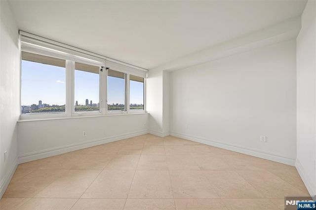 100 Carlyle Drive VP6, Cliffside Park, NJ 07010