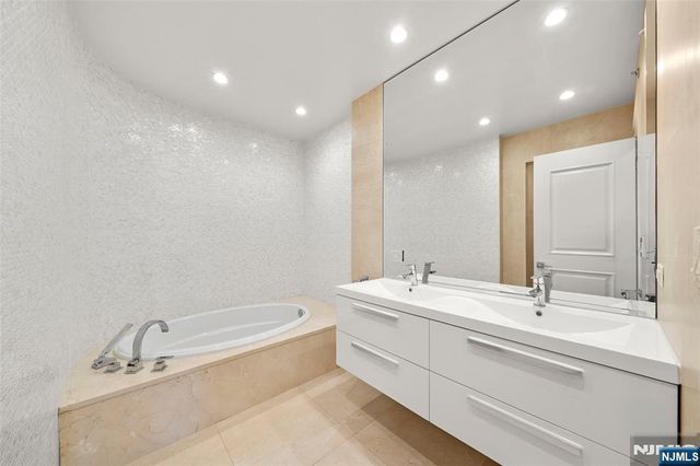 100 Carlyle Drive VP6, Cliffside Park, NJ 07010